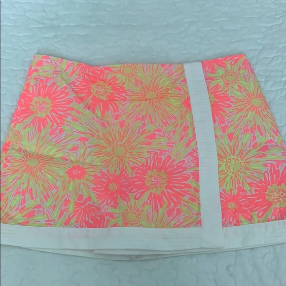 Lilly Pulitzer Pants - Lilly Pulitzer neon floral sun print skort Size 8.